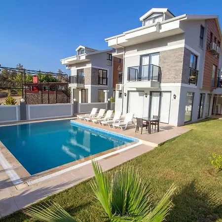 Kayapark 4+1 Villa, Oezel Havuzlu, ヴィラ *