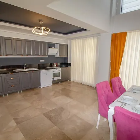 Kayapark 4+1 Villa, Oezel Havuzlu,