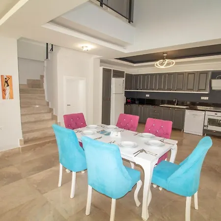 ヴィラ Kayapark 4+1 Villa, Oezel Havuzlu,