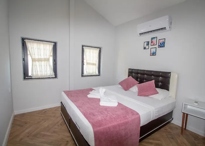 Kayapark 4+1 Villa, Oezel Havuzlu, Vilă