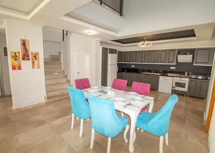 Villa Kayapark 4+1 Villa, Oezel Havuzlu,