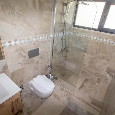 Villa Kayapark 4+1 Villa, Oezel Havuzlu,