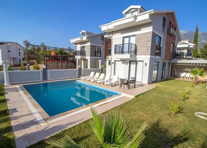 Kayapark 4+1 Villa, Oezel Havuzlu, Vila *